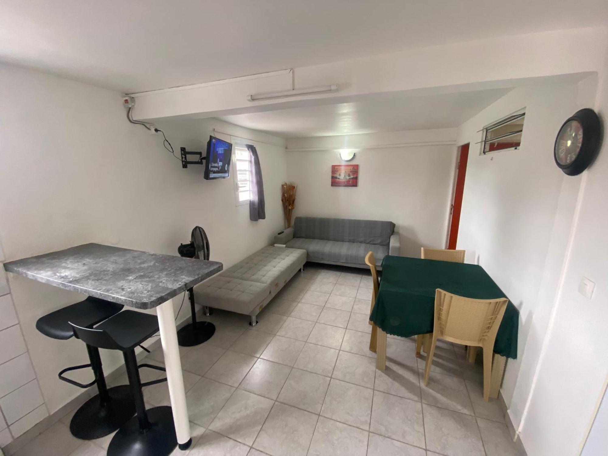 Logement De 40M2 Avec Terrasse, Moderne Et Equipe Petit-Canal Exterior photo